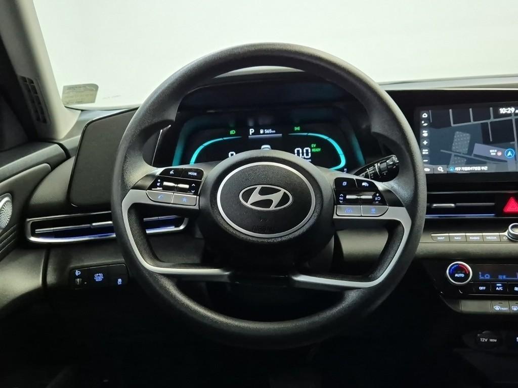 HYUNDAI Avante - Vista 7