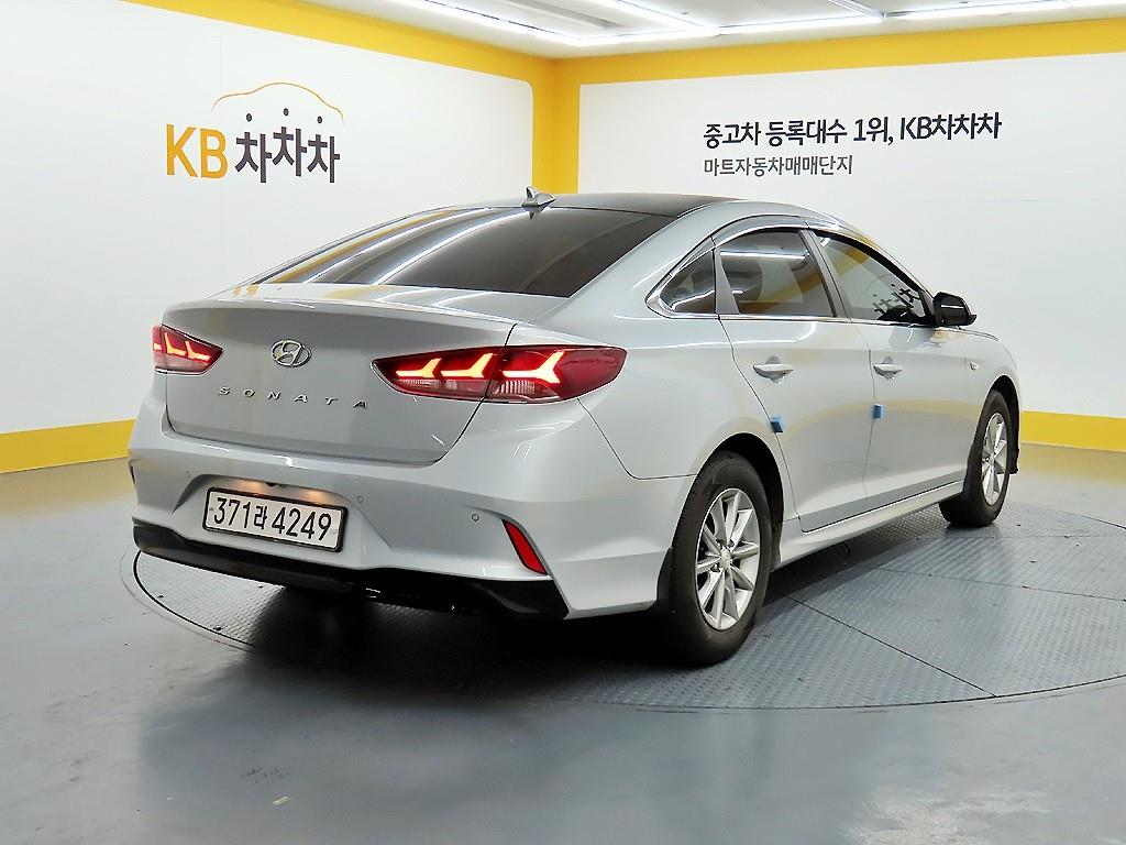 HYUNDAI Sonata - Vista 4