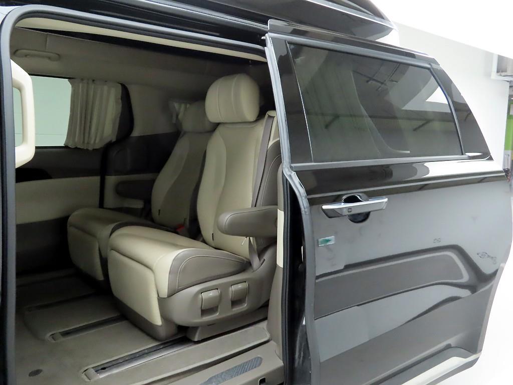 KIA Carnival - Vista 12