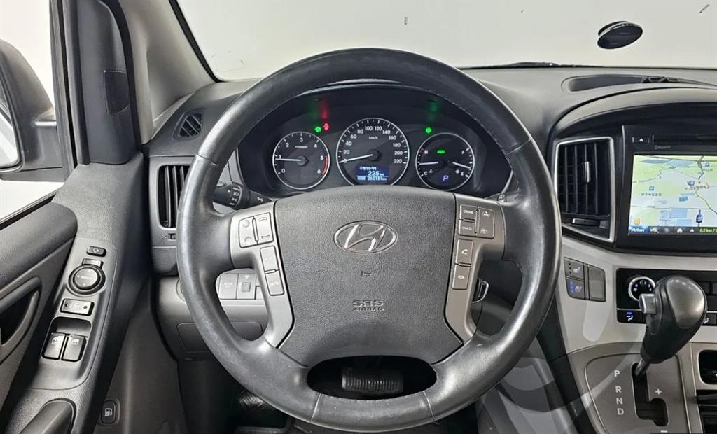HYUNDAI Starex - Vista 12