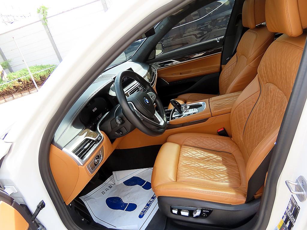 BMW 7 Series - Vista 5