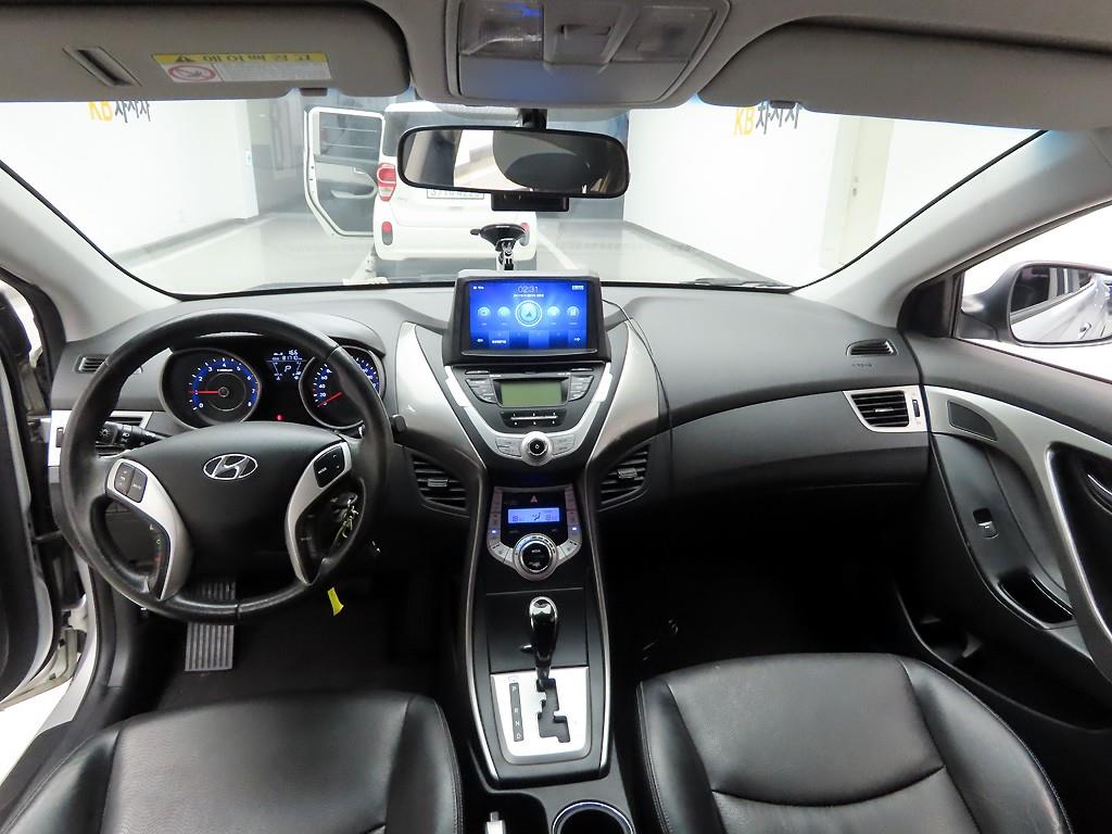 HYUNDAI Avante - Vista 6