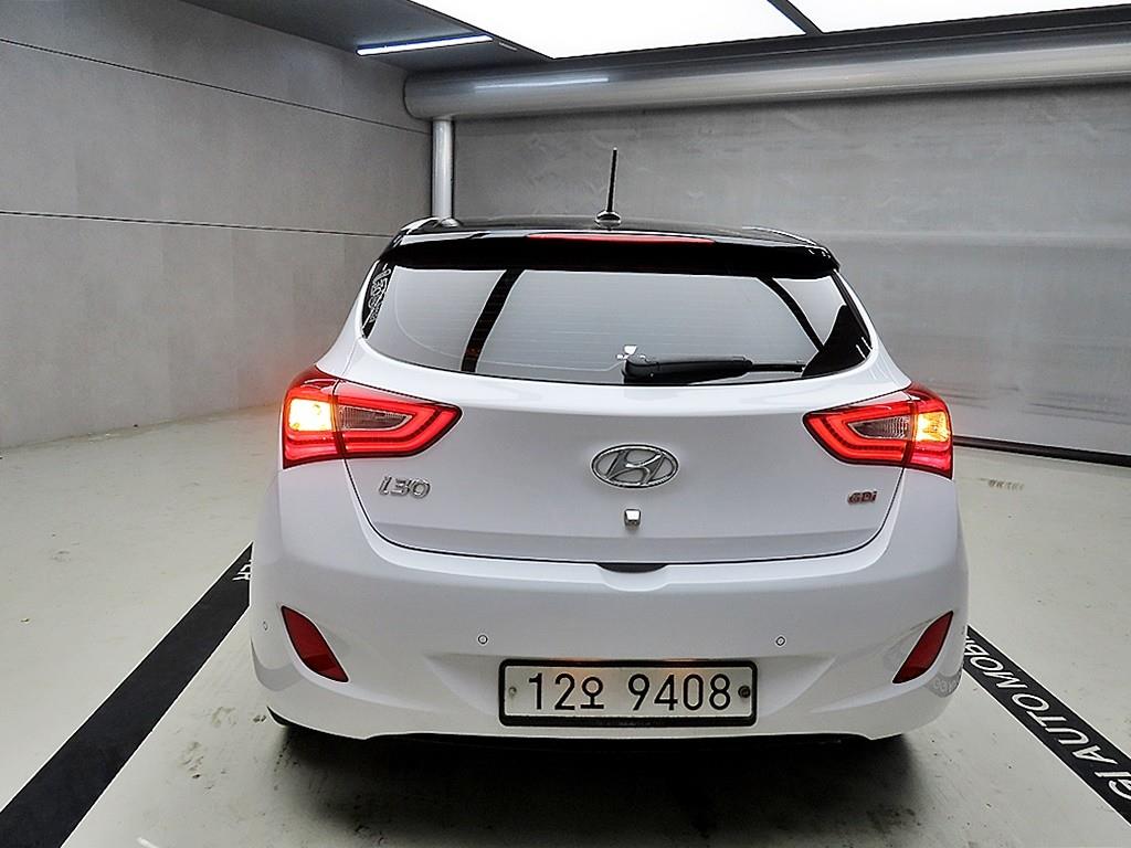 HYUNDAI i30 - Vista 3