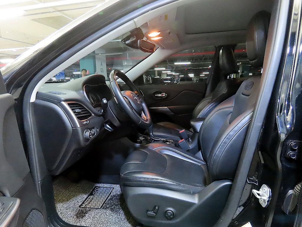 Jeep Cherokee - Vista 6