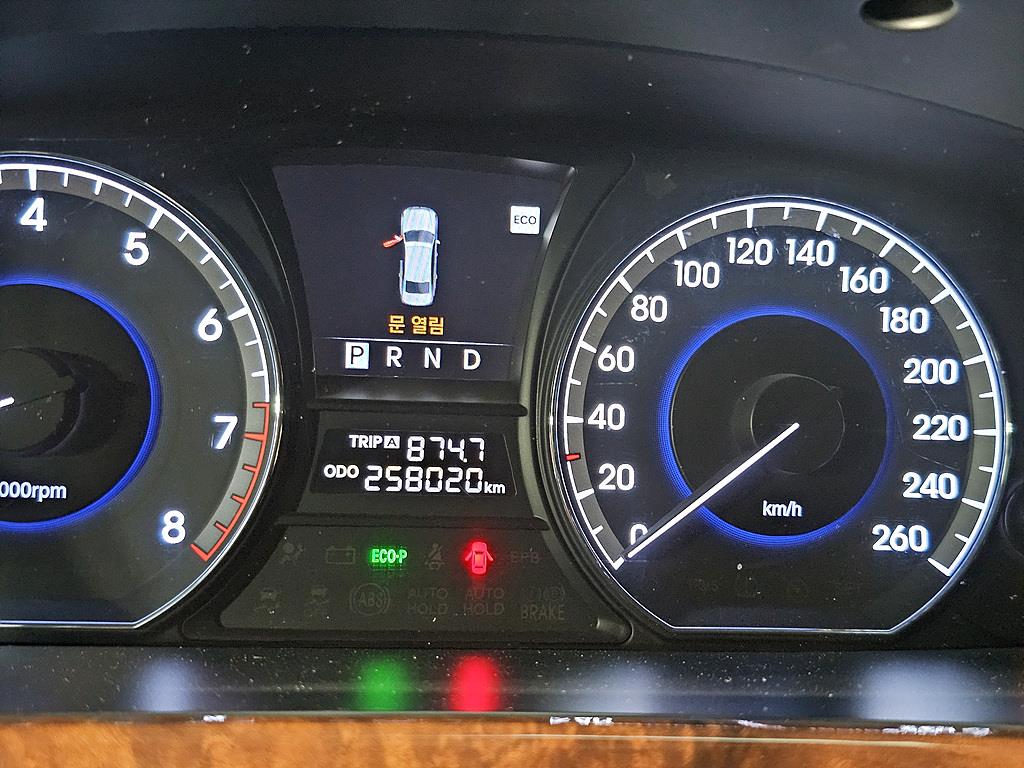 HYUNDAI Equus - Vista 7