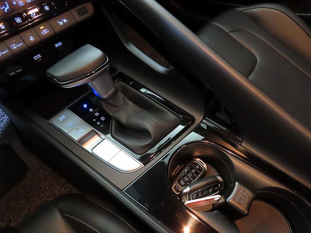 HYUNDAI Avante - Vista 12