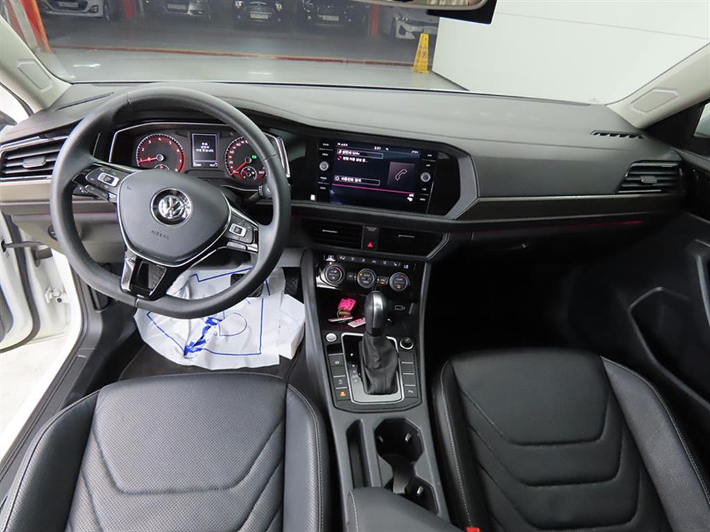 Volkswagen Jetta - Vista 7