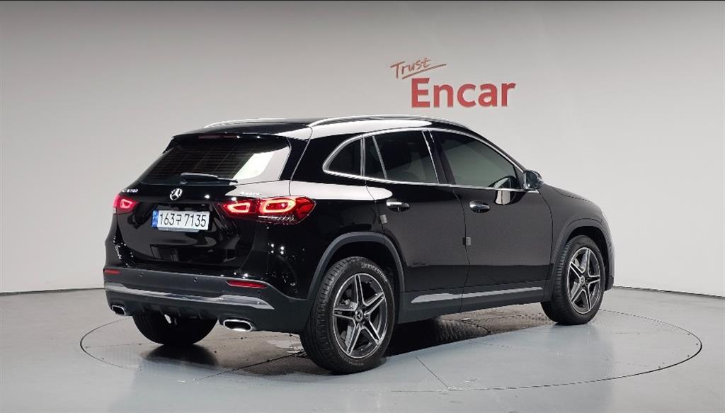 Mercedes Benz GLA Class - Vista 2