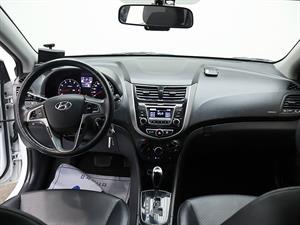 HYUNDAI Accent - Vista 10