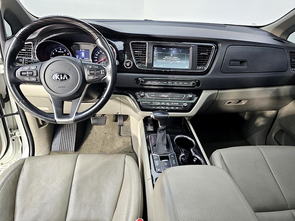 KIA Carnival - Vista 4
