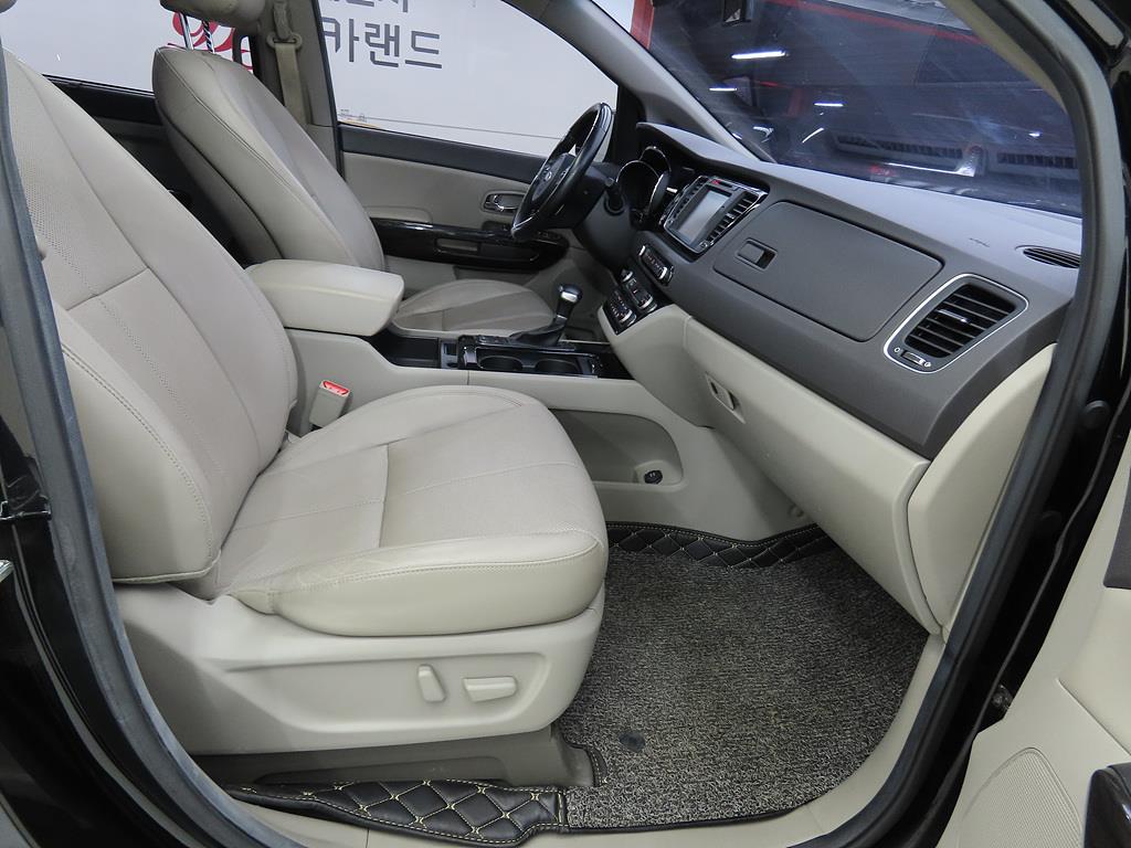 KIA Carnival - Vista 7
