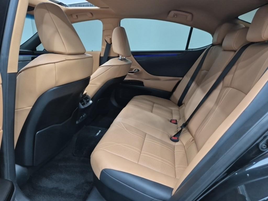 Lexus ES - Vista 12