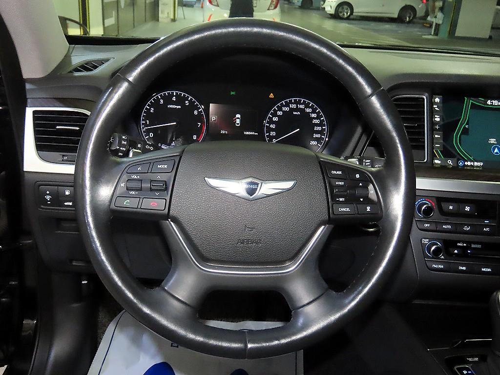 HYUNDAI Genesis - Vista 8
