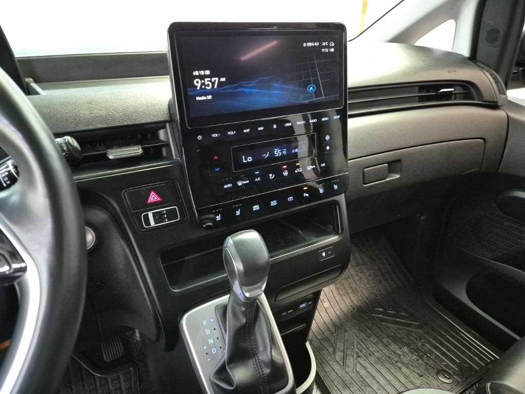 HYUNDAI Staria - Vista 10