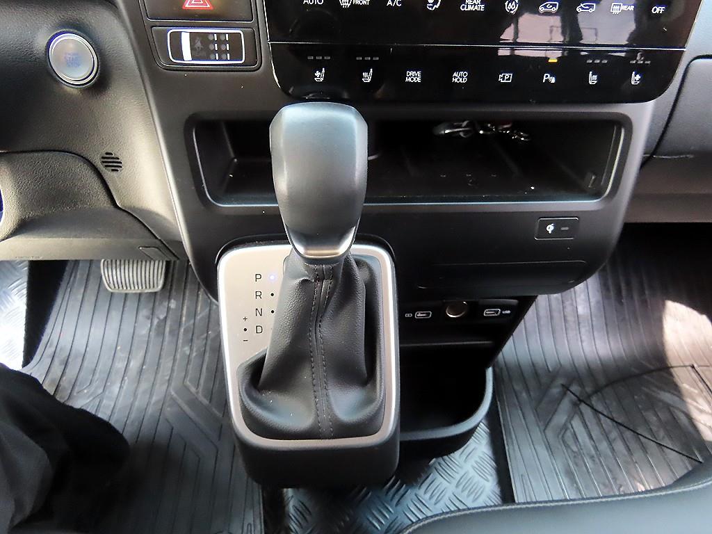 HYUNDAI Staria - Vista 11