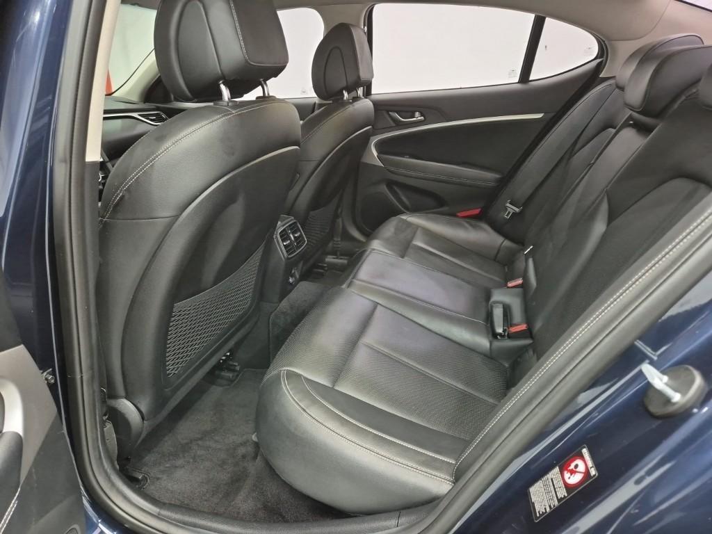 Genesis G70 - Vista 11