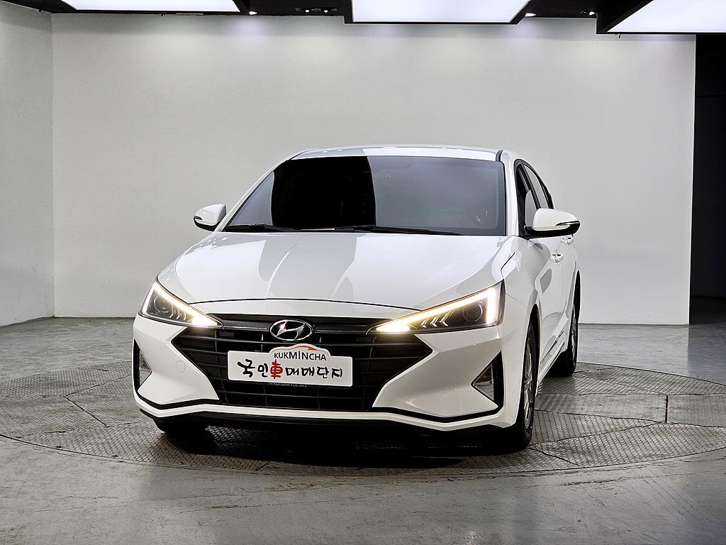 HYUNDAI Avante - Vista 2