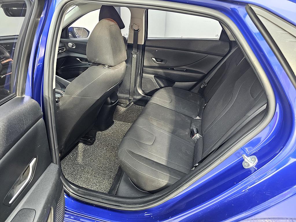 HYUNDAI Avante - Vista 9