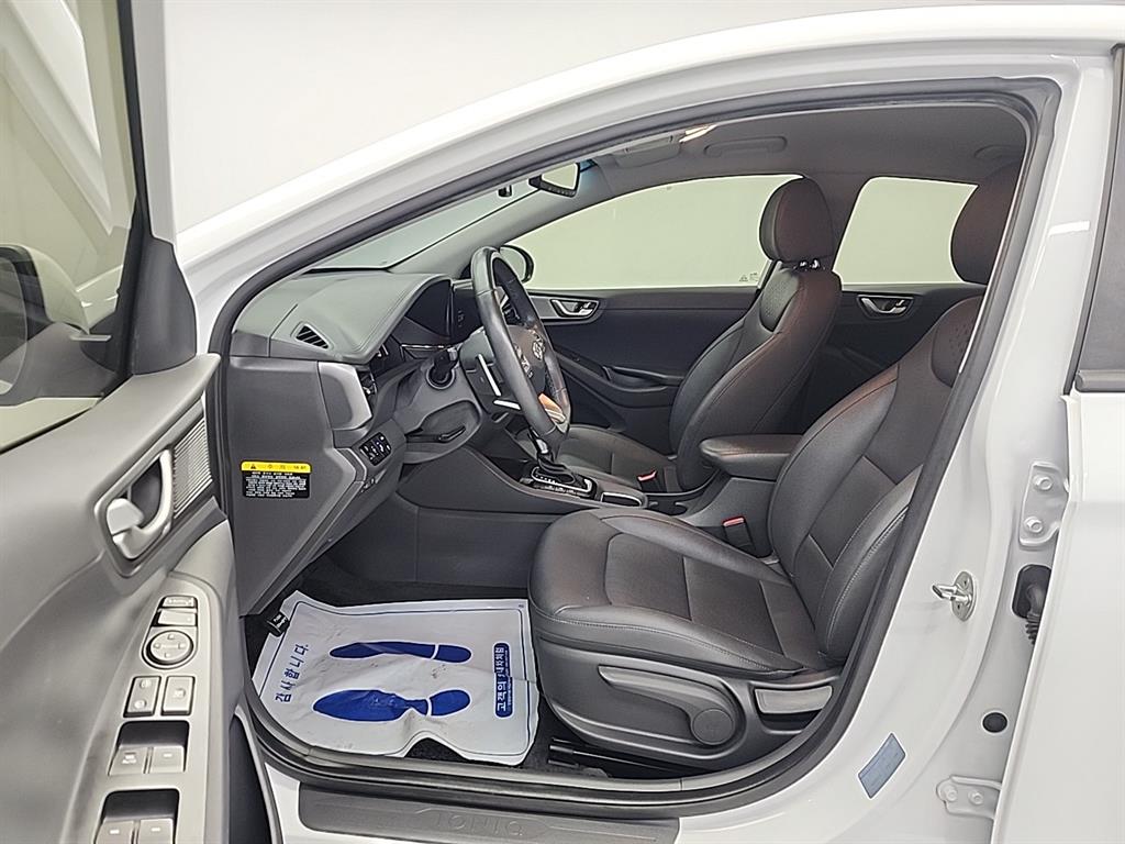 HYUNDAI Ioniq - Vista 5
