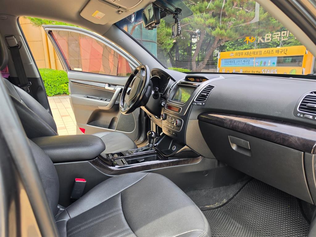 KIA Sorento - Vista 8