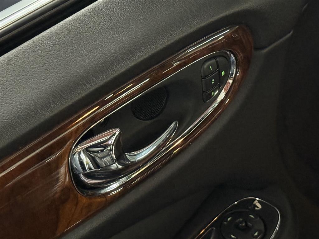 Jaguar XJ - Vista 10