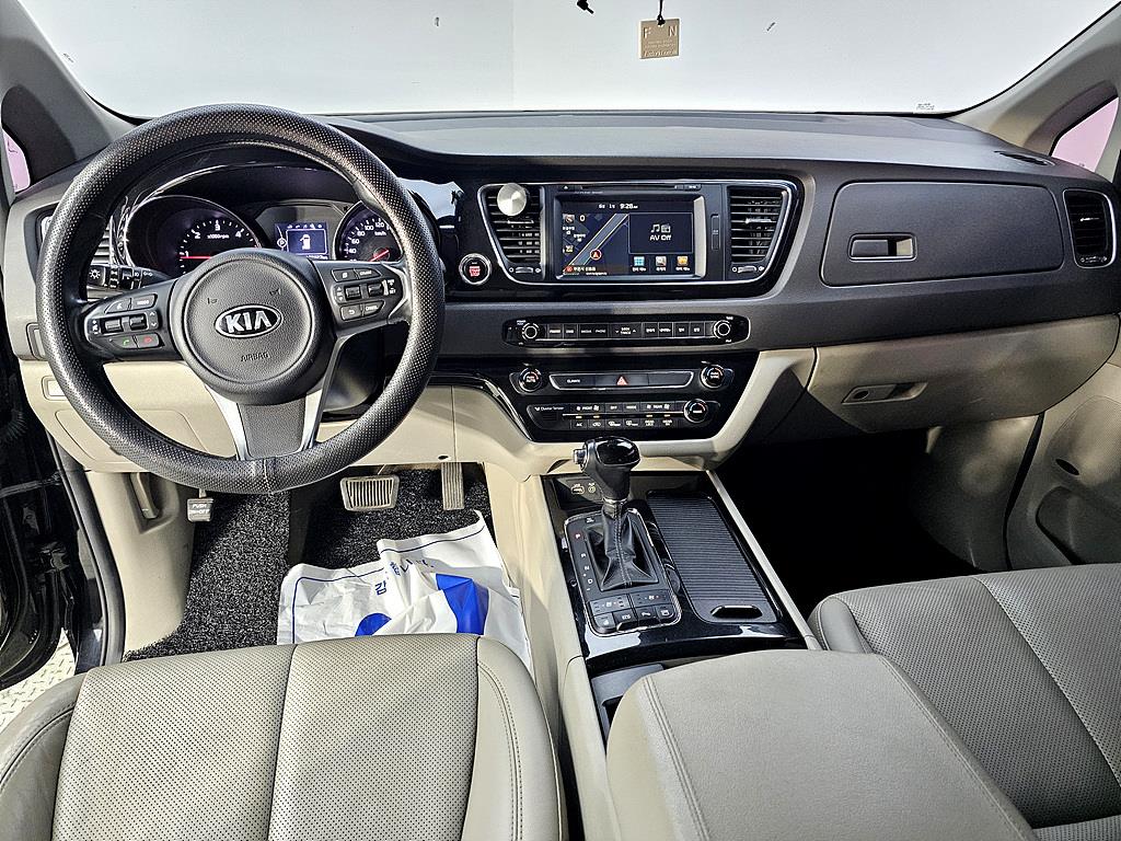 KIA Carnival - Vista 5