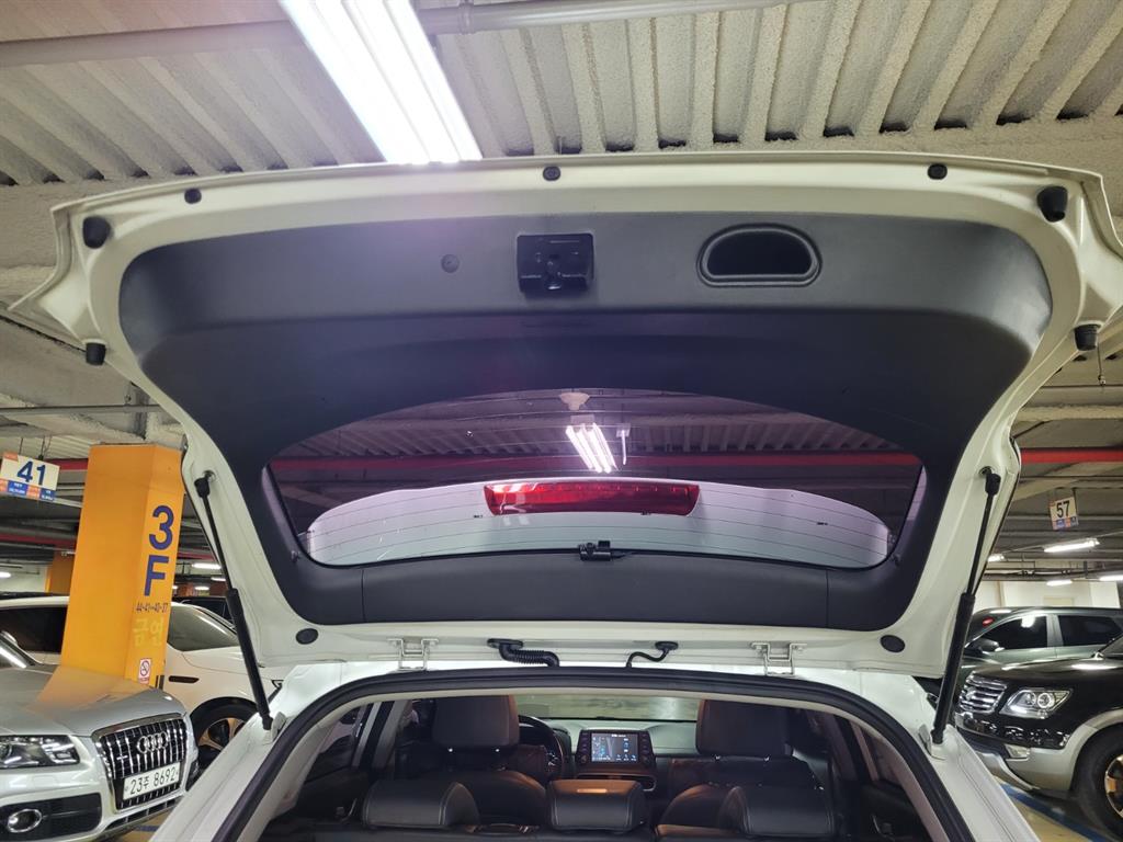 HYUNDAI Kona - Vista 10