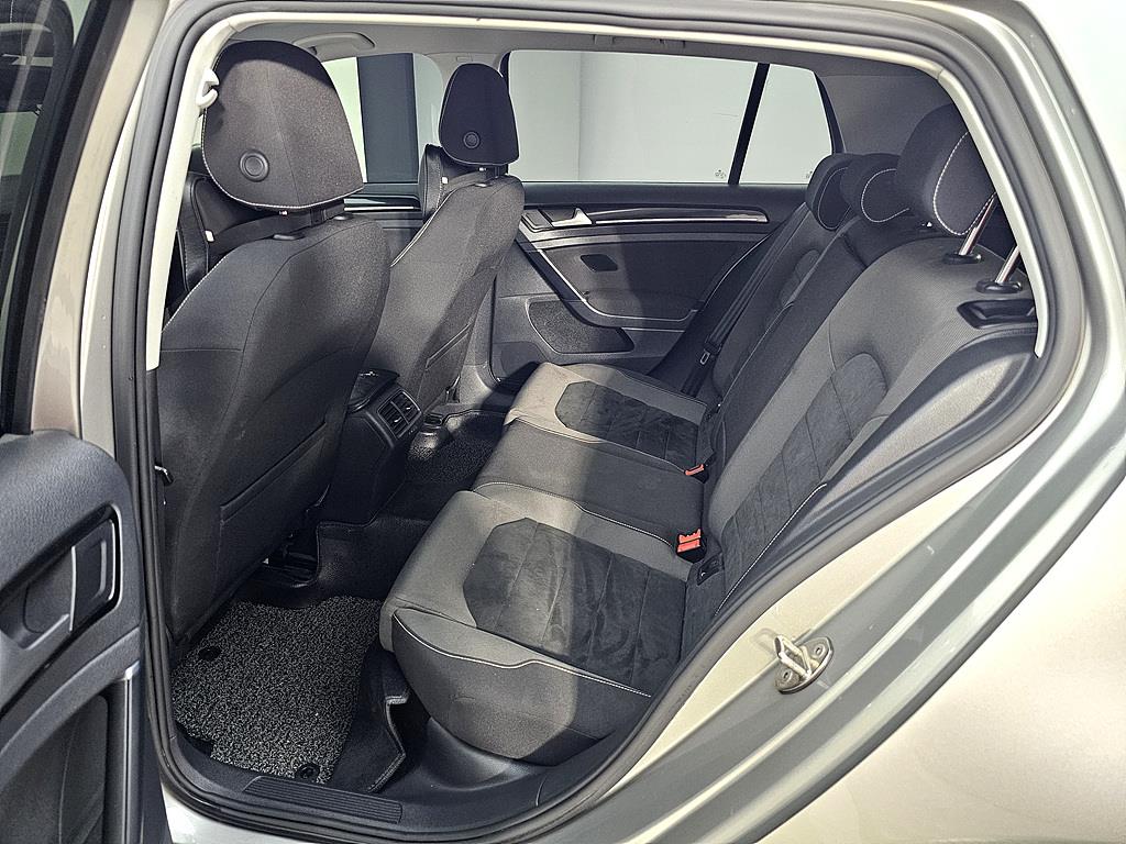 Volkswagen Golf - Vista 9