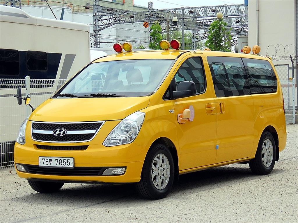 HYUNDAI Starex - Vista 2