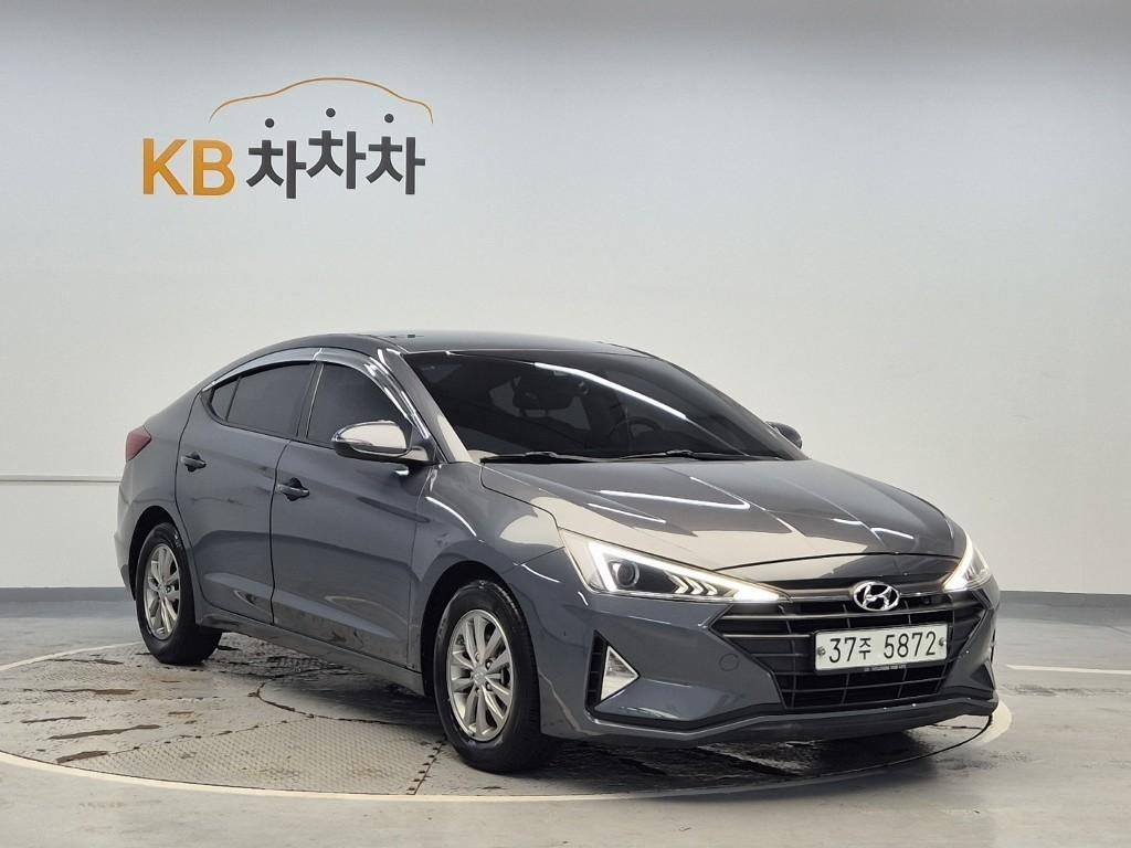 HYUNDAI Avante - Vista 3