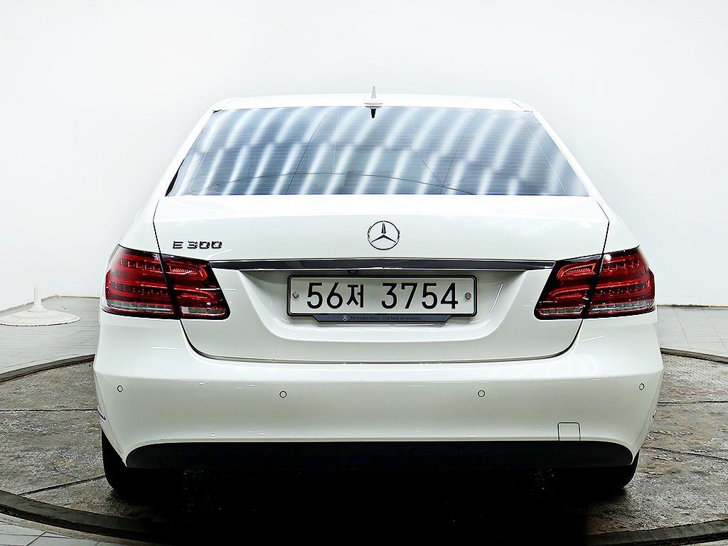 Mercedes Benz E class - Vista 5