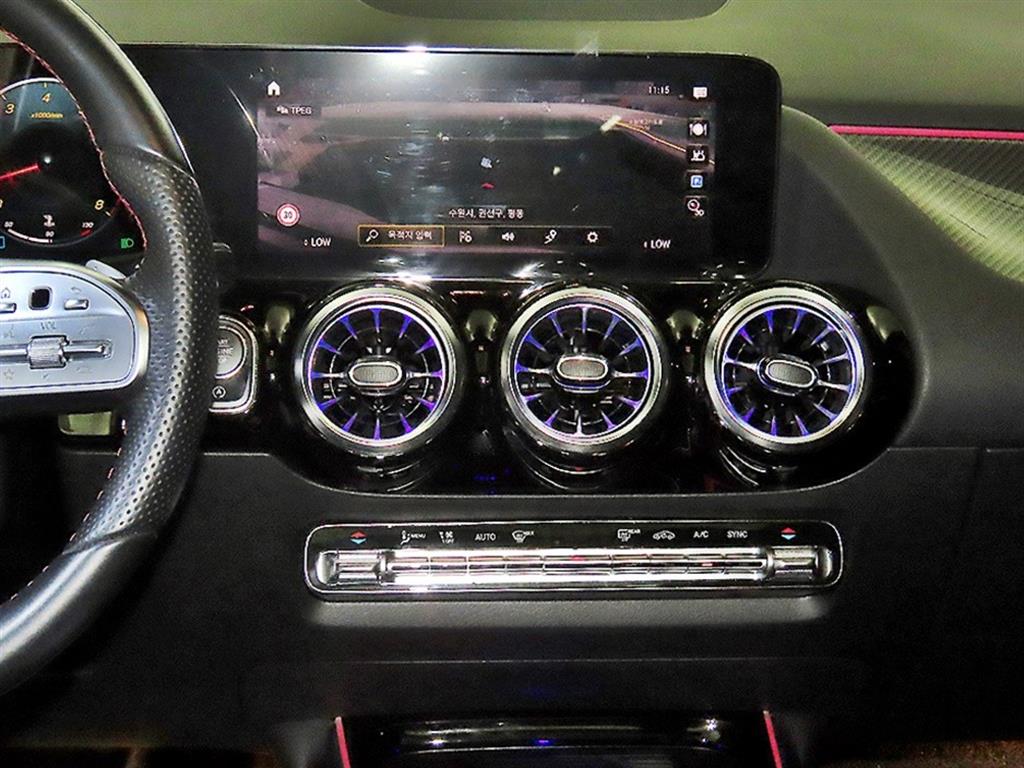 Mercedes Benz GLA Class - Vista 11