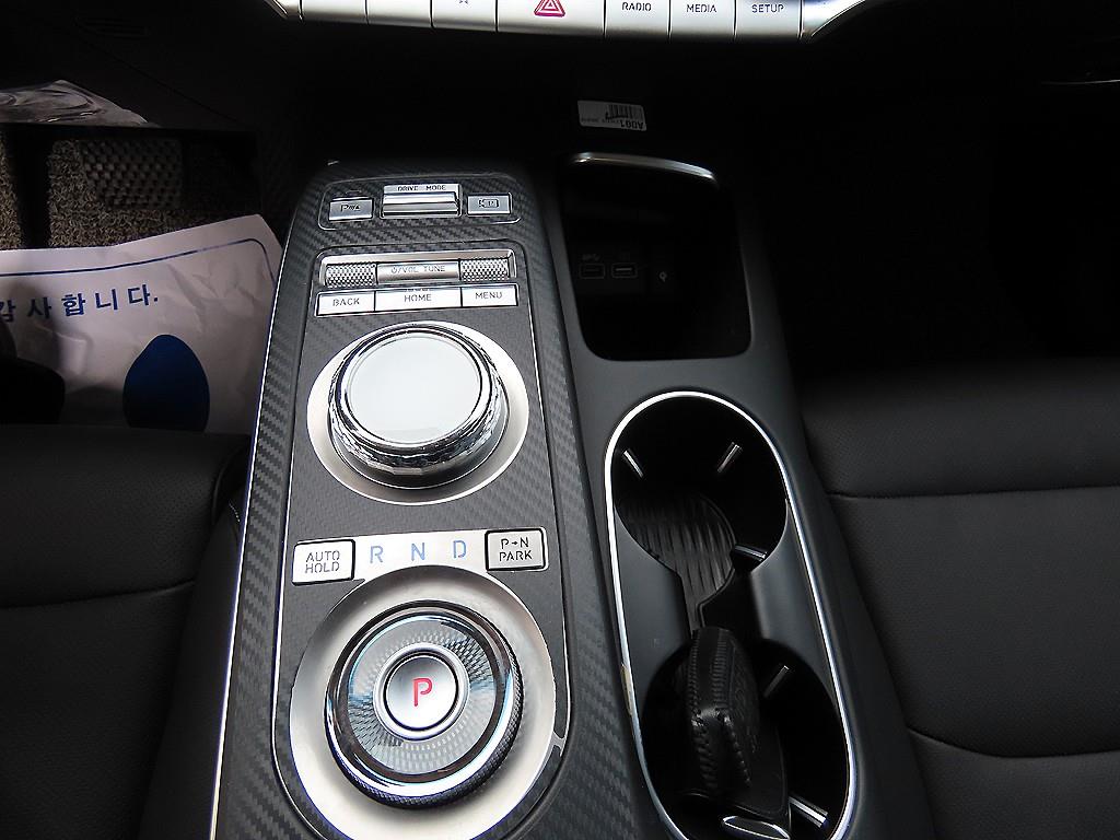 Genesis GV70 - Vista 11
