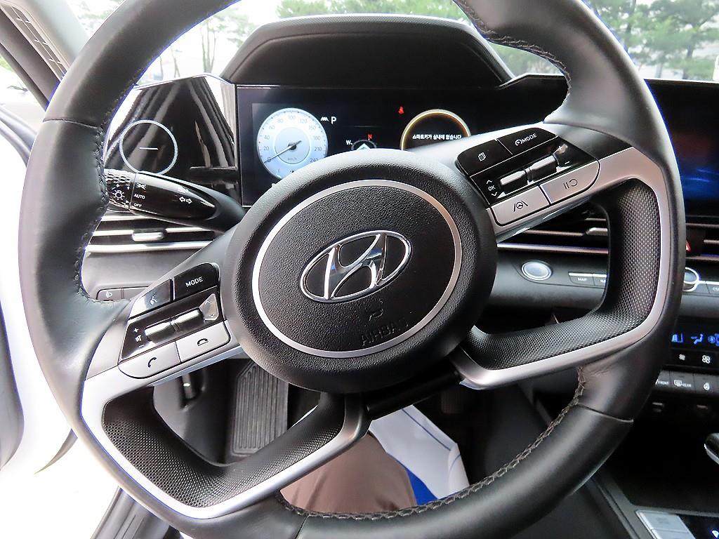 HYUNDAI Avante - Vista 8