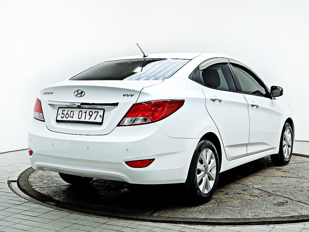 HYUNDAI Accent - Vista 7