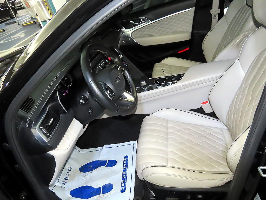 Genesis G70 - Vista 6