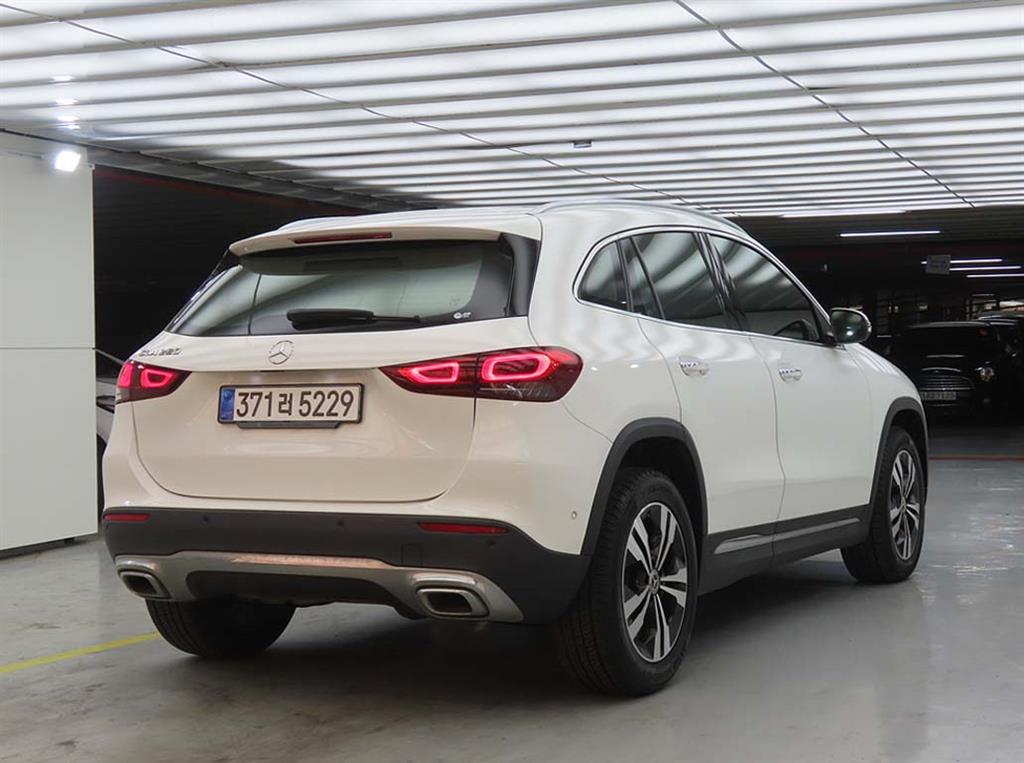 Mercedes Benz GLA Class - Vista 4