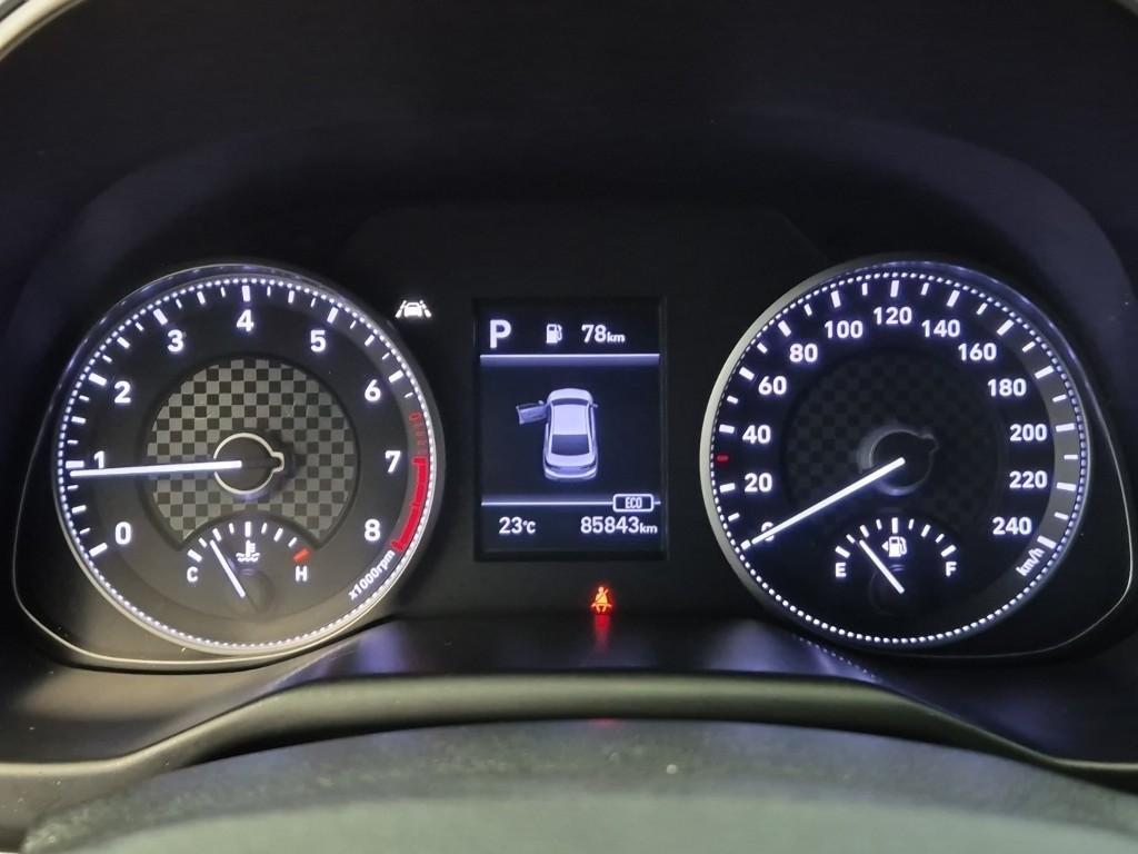 HYUNDAI Avante - Vista 6