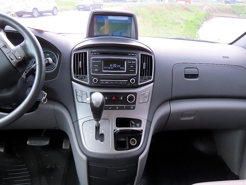 HYUNDAI Starex - Vista 9
