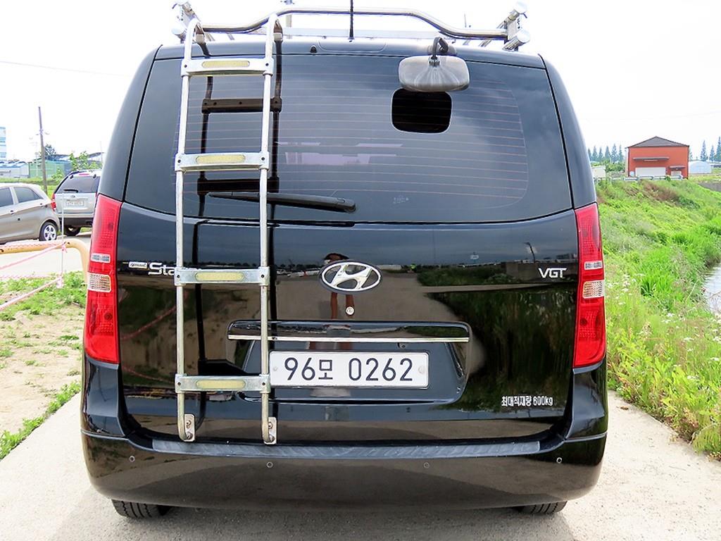 HYUNDAI Starex - Vista 4