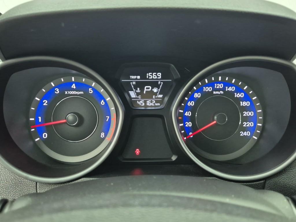 HYUNDAI Avante - Vista 7