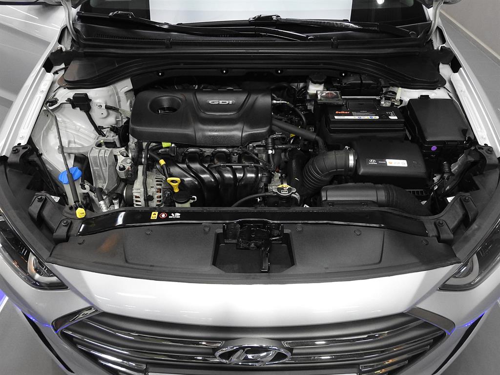 HYUNDAI Avante - Vista 5