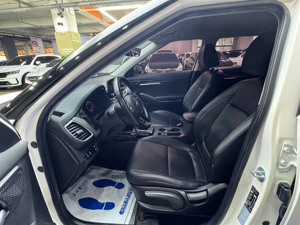KIA Seltos - Vista 8