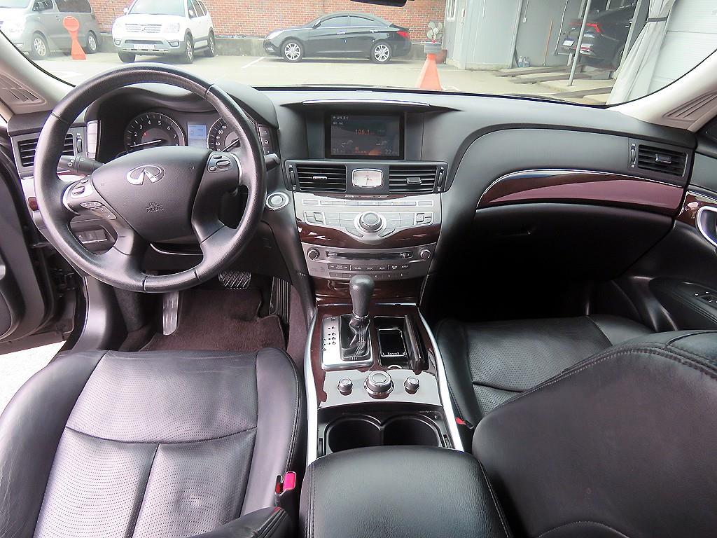 Infiniti M - Vista 7