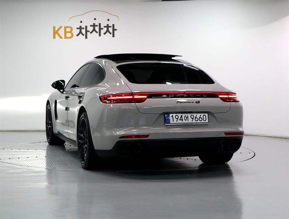 Porsche Panamera - Vista 4