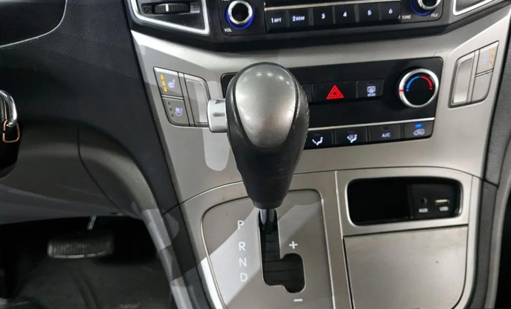 HYUNDAI Starex - Vista 8