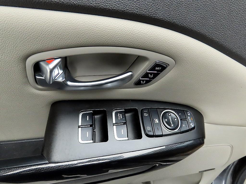 KIA Carnival - Vista 11