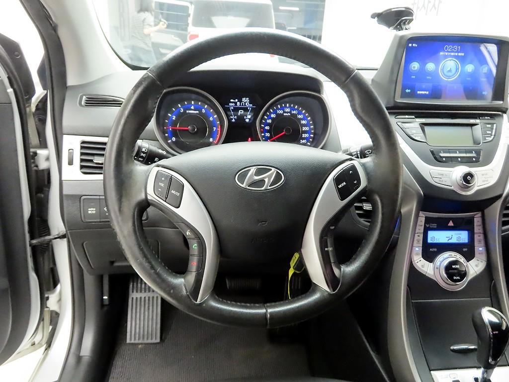 HYUNDAI Avante - Vista 7