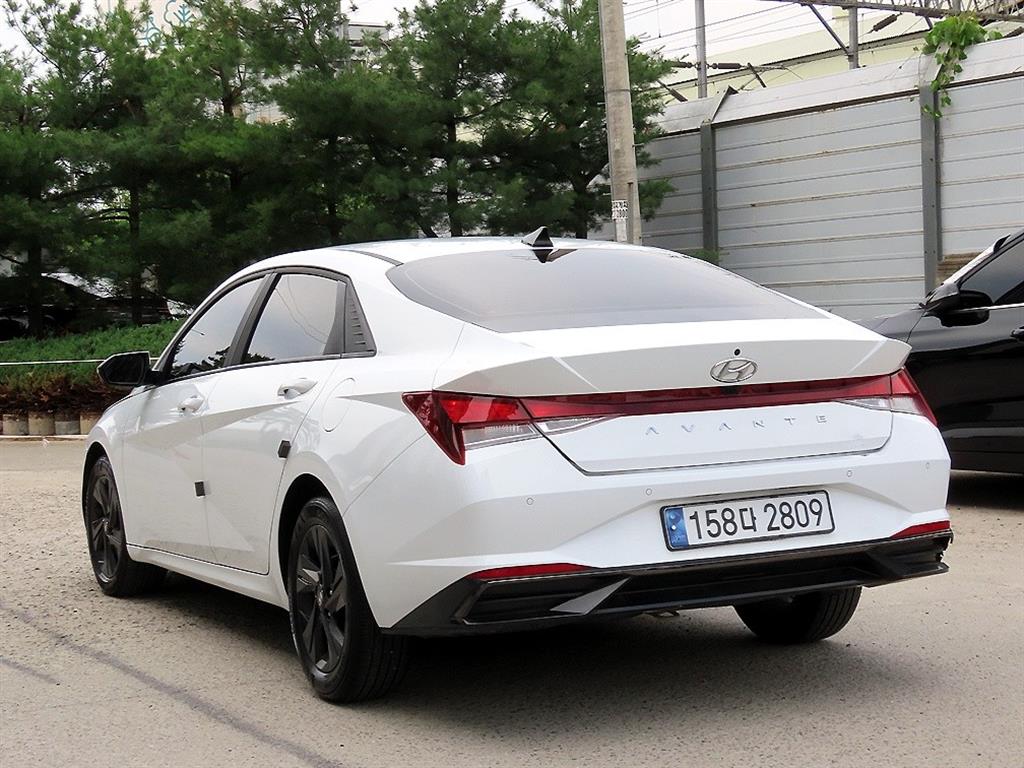 HYUNDAI Avante - Vista 3