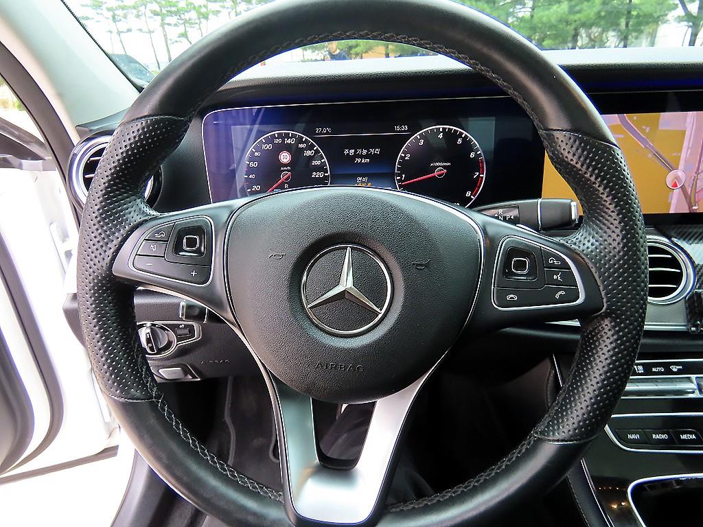 Mercedes Benz E class - Vista 8